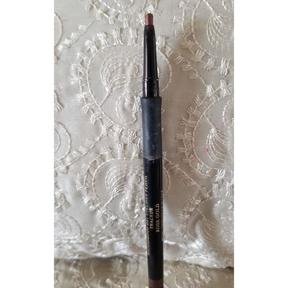 Laura Geller’s Rose Gold eyeliner - Picture 1 of 5